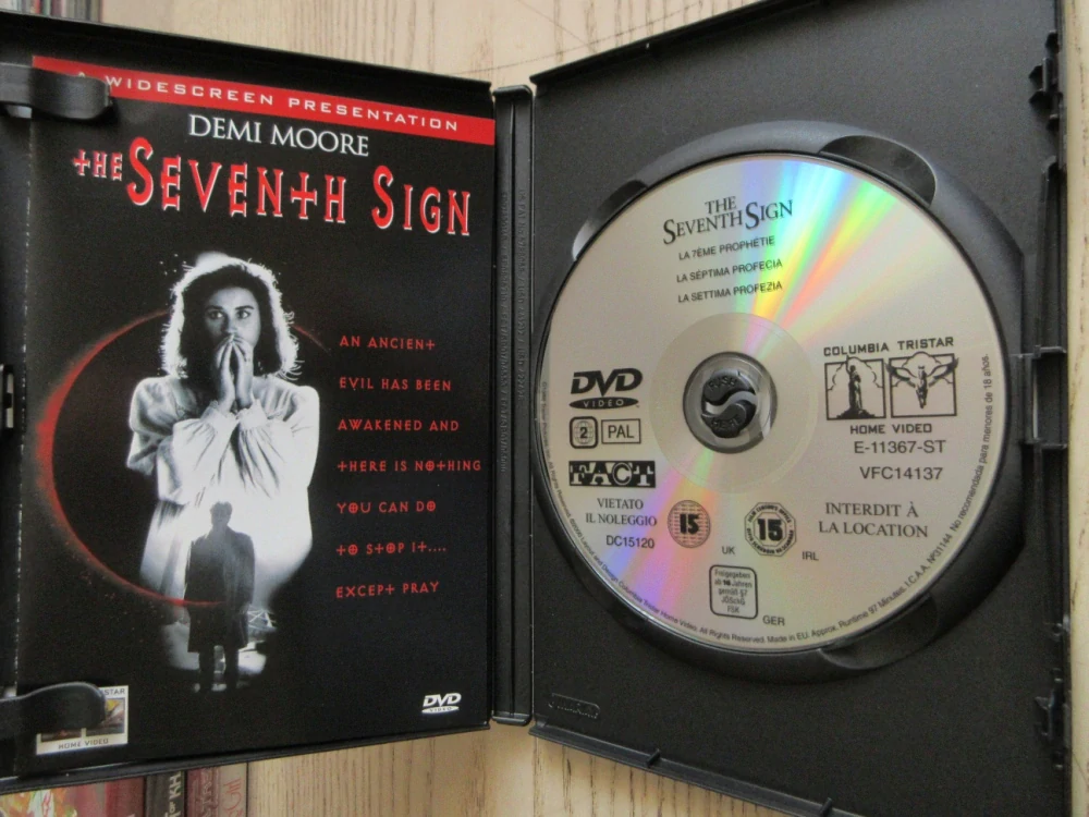 SEDMÉ ZNAMENÍ, D. MOORE, DVD FILM