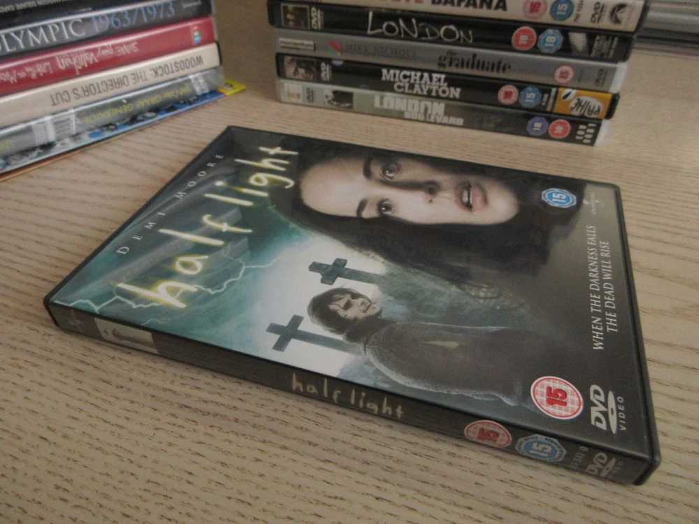 SVĚTLO VE TMĚ, GB OBAL, ČESKÁ VERZE, DVD FILM