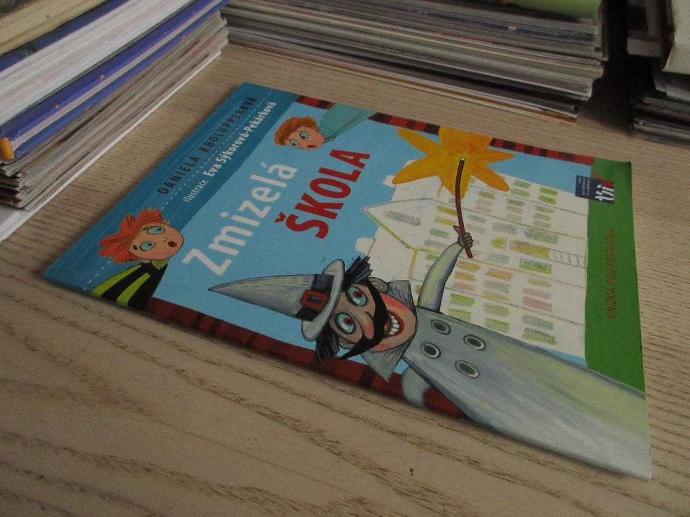 ZMIZELÁ ŠKOLA, DANIELA KROLUPPEROVÁ, **an