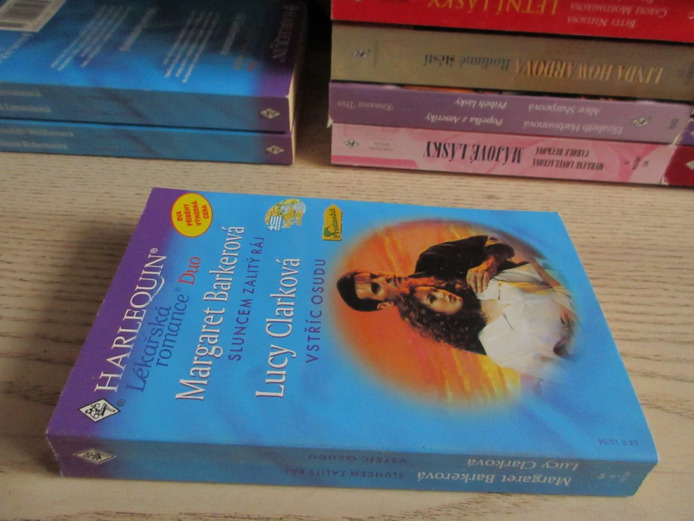 VSTŘÍC OSUDU, LUCY CLARKOVÁ, SLUNCEM ZALITÝ RÁJ, MARGARET BARKEROVÁ, **an