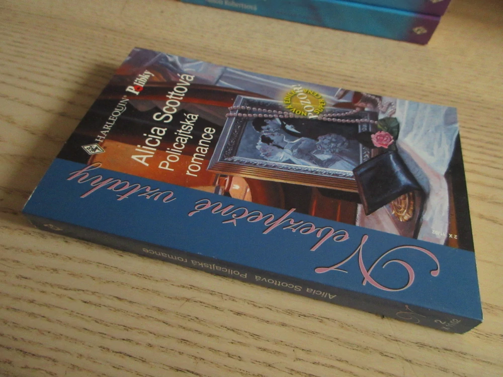 POLICAJTSKÁ ROMANCE, ALICIA SCOTTOVÁ, **an