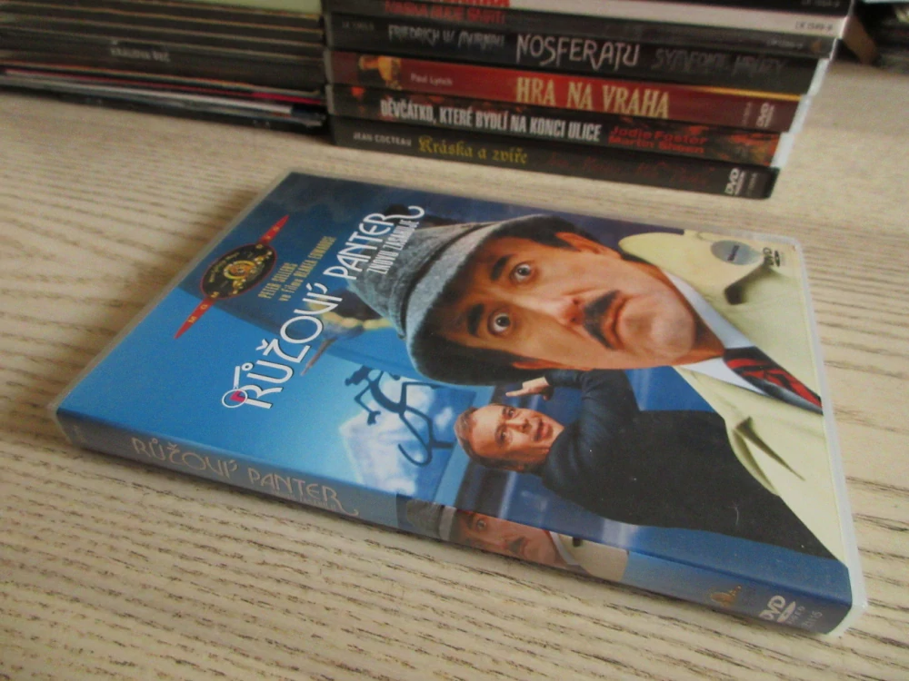 RŮŽOVÝ PANTER ZNOVU ZASAHUJE, P. SELLERS, H. LOM, DVD FILM