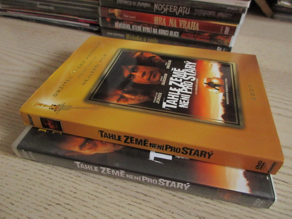 TAHLE ZEMĚ NENÍ PRO STARÝ, T. LEE JONES, J. BARDEM, J. BROLIN, DVD FILM