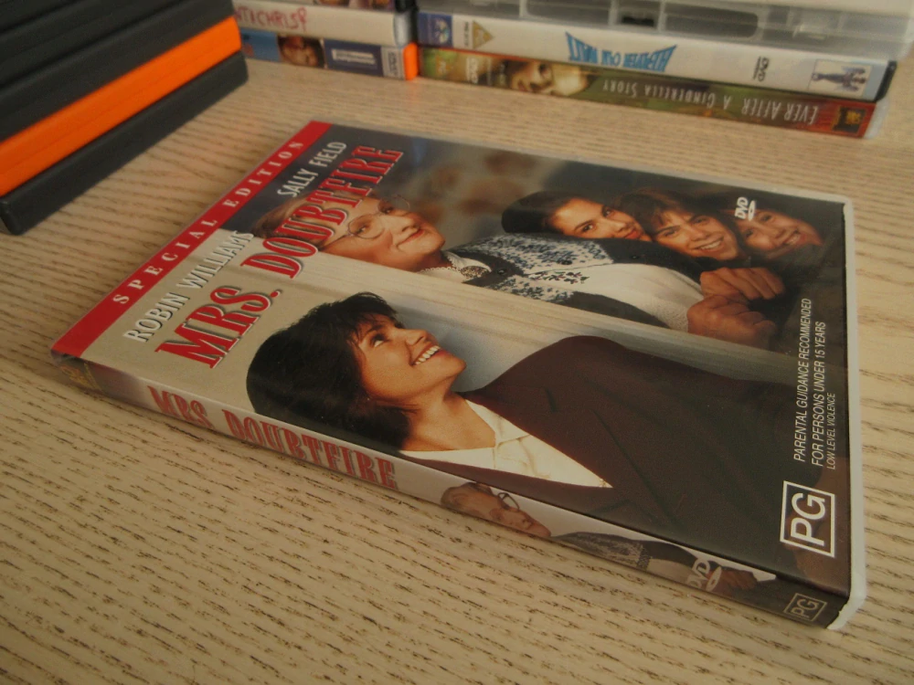TÁTA V SUKNI, R.WILLIAMS, ČESKÉ TITULKY, DVD FILM
