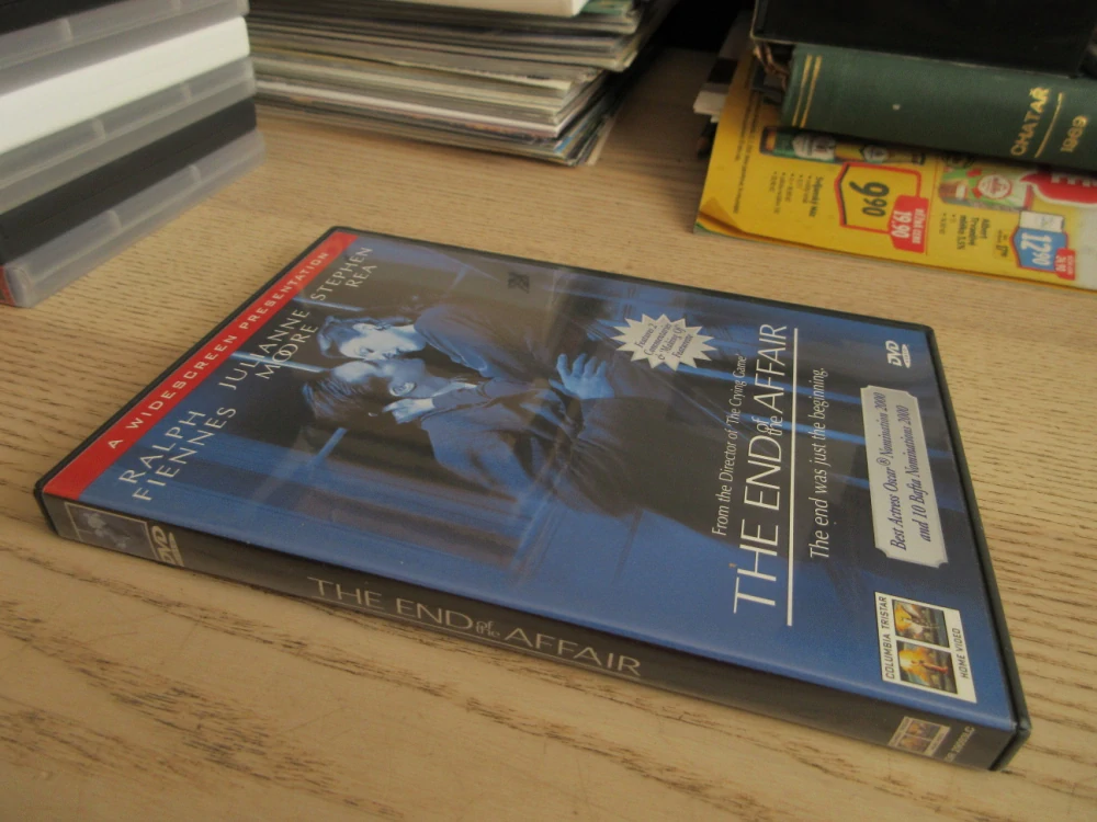 HRANICE LÁSKY, R.FIENNES, ČESKÉ TITULKY, DVD FILM PLUS BOOK
