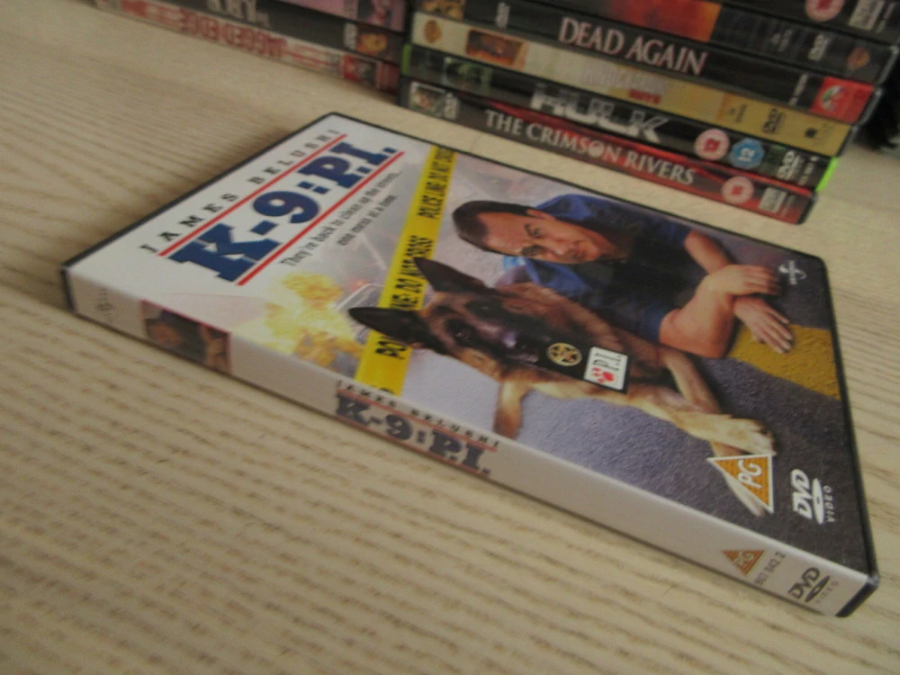 K-9: P.I. PŘÍTEL SE STUDENÝM ČUMÁKEM, J.BELUSHI, GB OBAL, ČESKÉ TITULKY, DVD FILM