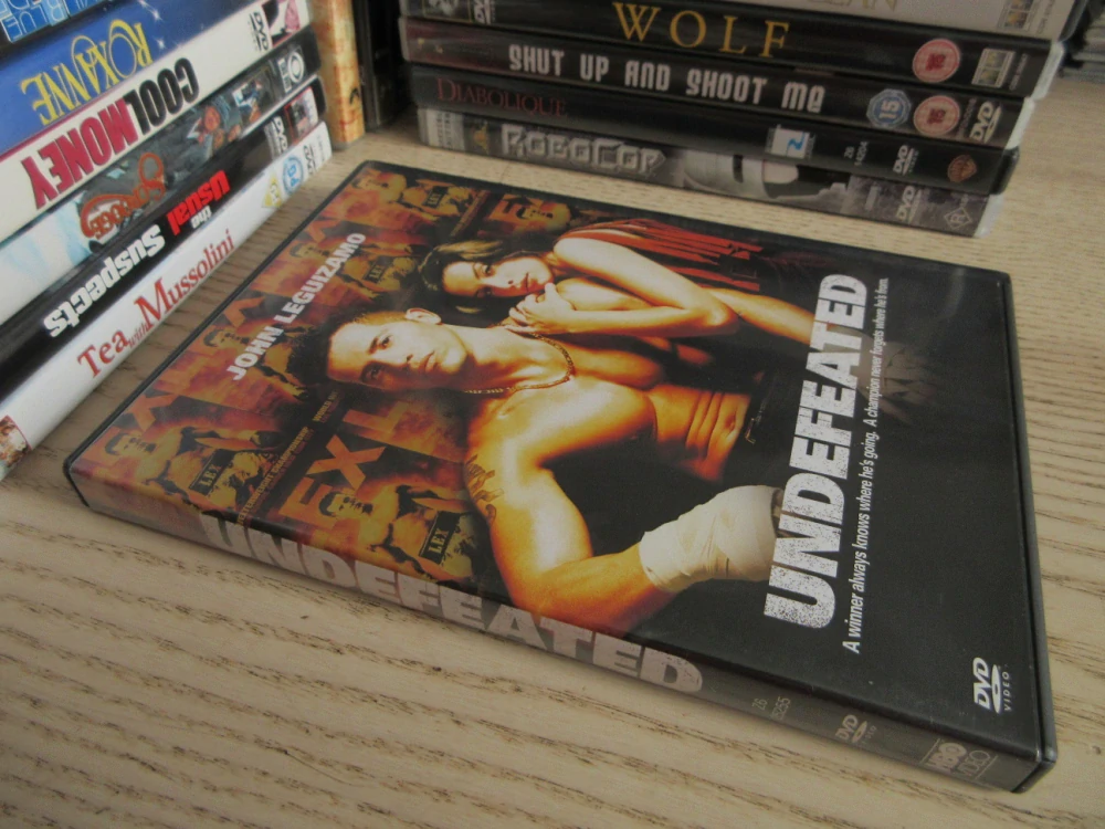 NEPORAŽENÝ, J.LEGUIZAMO, GB OBAL, ČESKÉ TIT. DVD FILM
