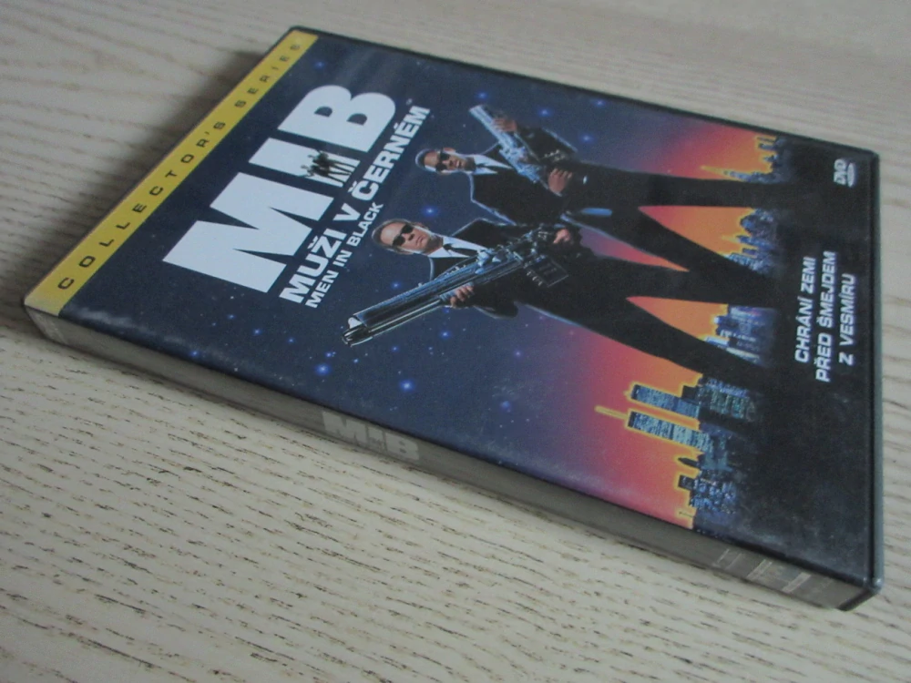 MUŽI V ČERNÉM, MEN IN BLACK, TOMMY LEE JONES, WILL SMITH, DVD FILM