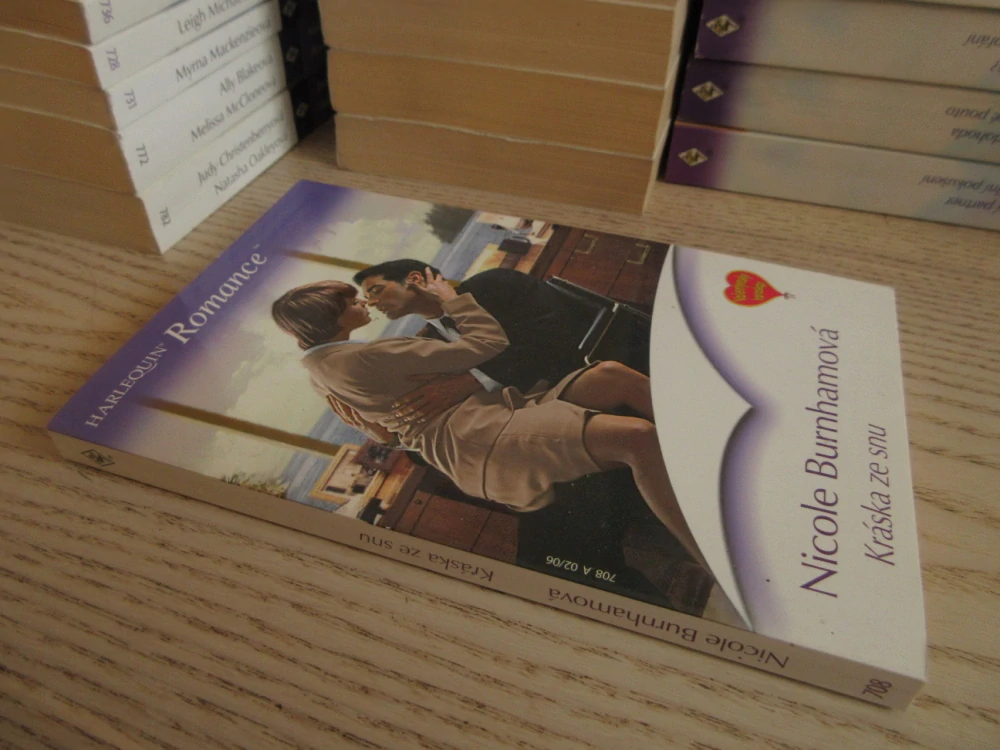 KRÁSKA ZE SNU, NICOLE BURNHAMOVÁ, **an