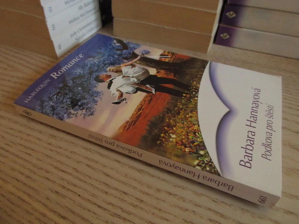 PODKOVA PRO ŠTĚSTÍ, BARBARA HANNAYOVÁ, **an