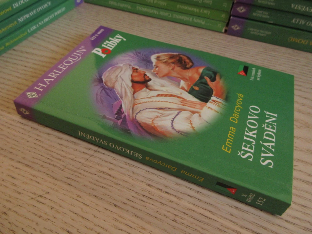 ŠEJKOVO SVÁDĚNÍ, EMMA DARCYOVÁ, **an