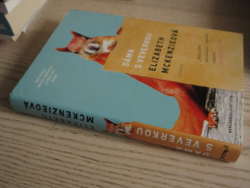 DÁMA S VEVERKOU, ELIZABETH MCKENZIEOVÁ, **an