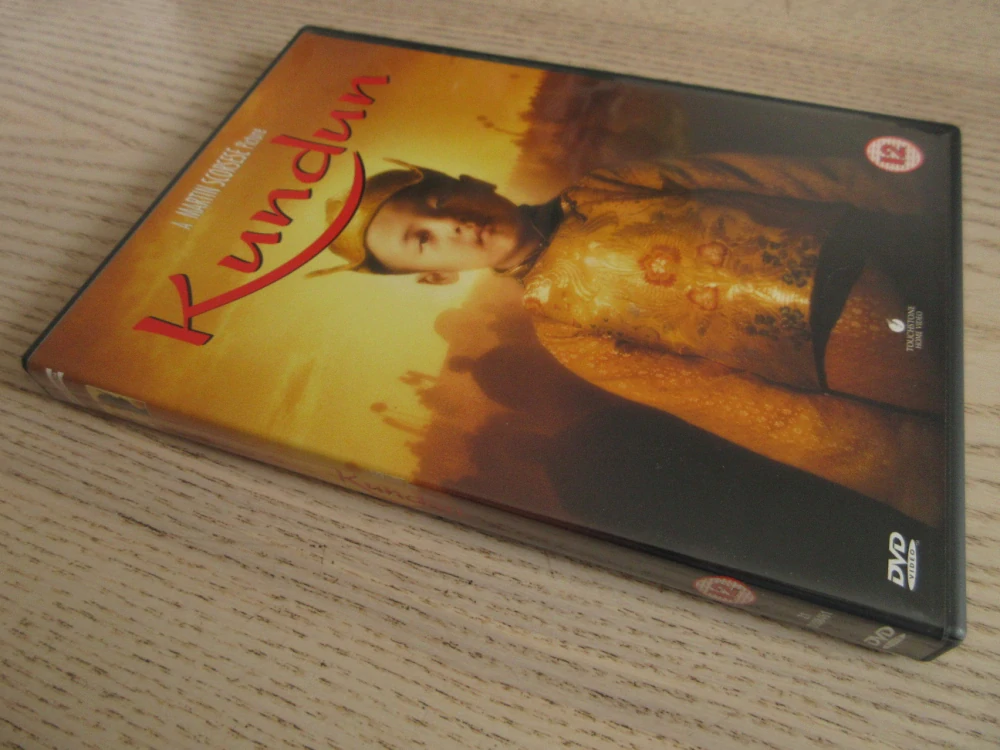 KUNDUN - ŽIVOT DALAJLÁMY, GB OBAL, ČESKÉ DVD FILM VČ. FILM BOOK