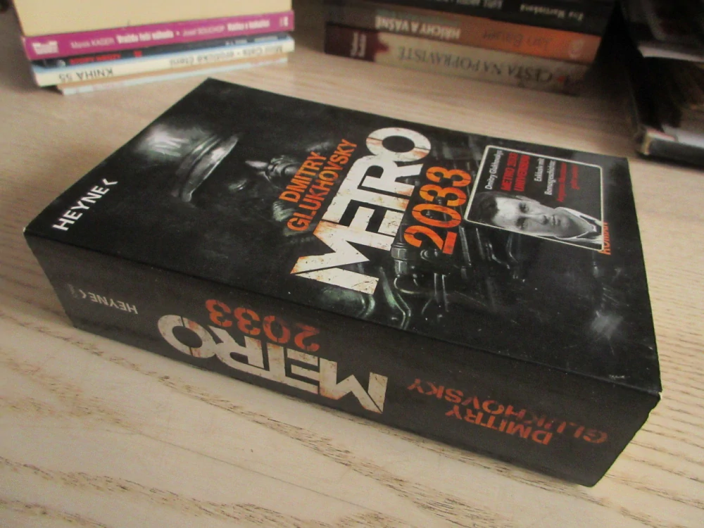 METRO 2033, DMITRY GLUKHOVSKY, APOKALYPTICKÝ BESTSELLER, **an