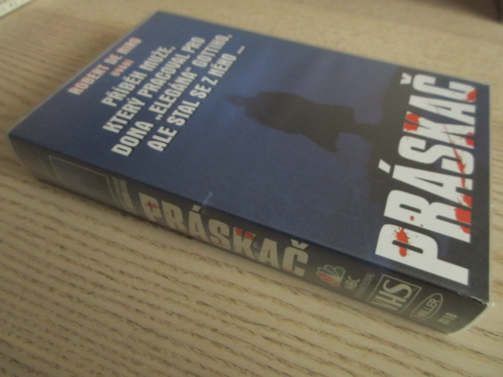 PRÁSKAČ, R. DE NIRO, T. SIZEMORE, VHS