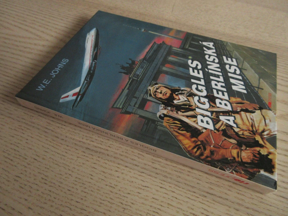 BIGGLES A BERLÍNSKÁ MISE, W. E. JOHNS, LETECTVÍ, **an