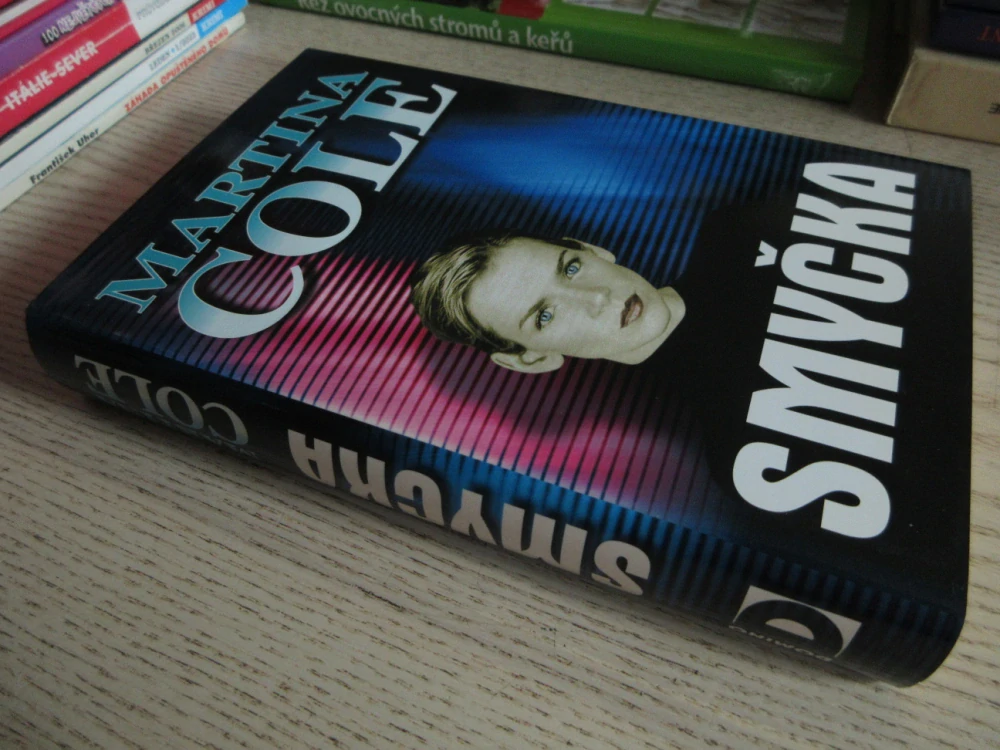SMYČKA, MARTINA COLE, **an