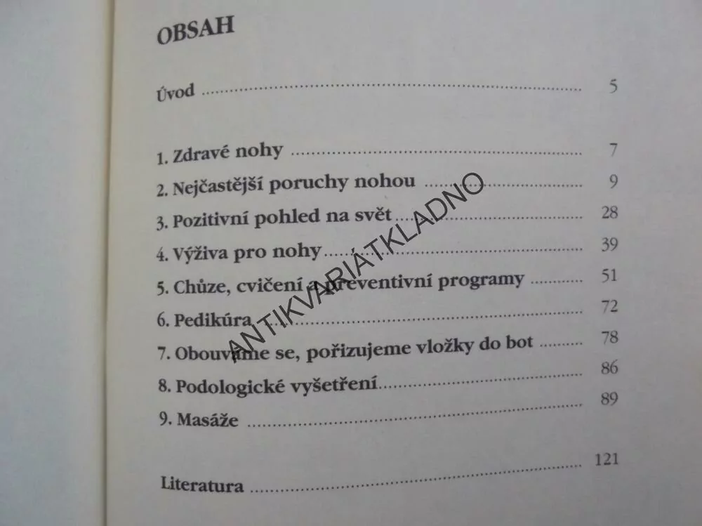KNIHOVNIČKA MEDUŇKY 26, NOHY, NOŽKY, NOŽIČKY, KLOUD