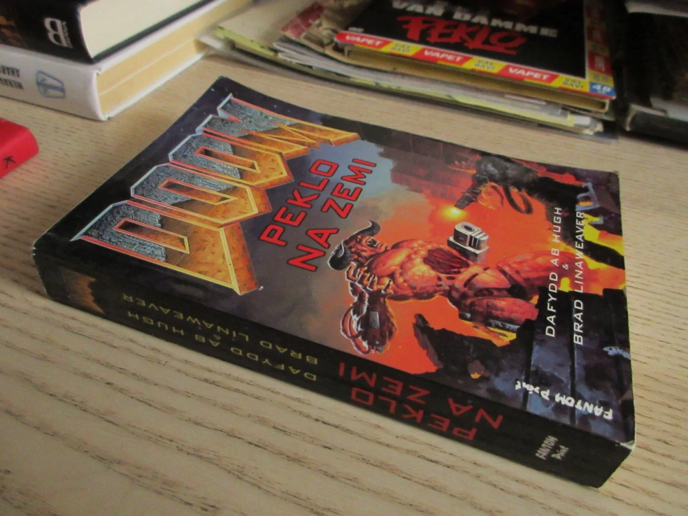 DOOM, PEKLO NA ZEMI, DAFYDD AB HUGH, BRAD LINAWEAVER, **an