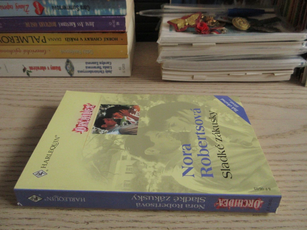 SLADKÉ ZÁKUSKY, NORA ROBERTSOVÁ, **an