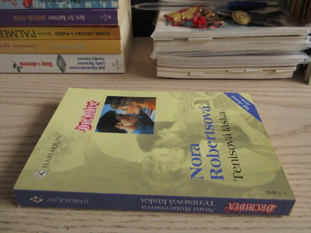 TENISOVÁ LÁSKA, NORA ROBERTSOVÁ, **an
