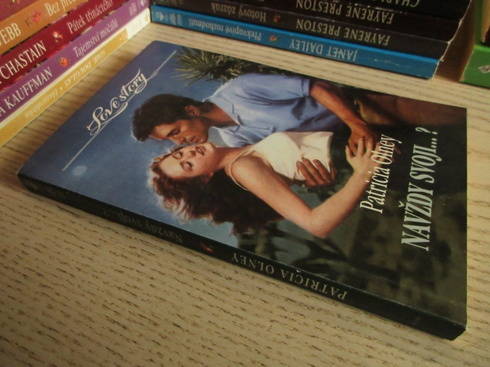 NAVŽDY SVOJI... ?, PATRICIA OLNEY, **an