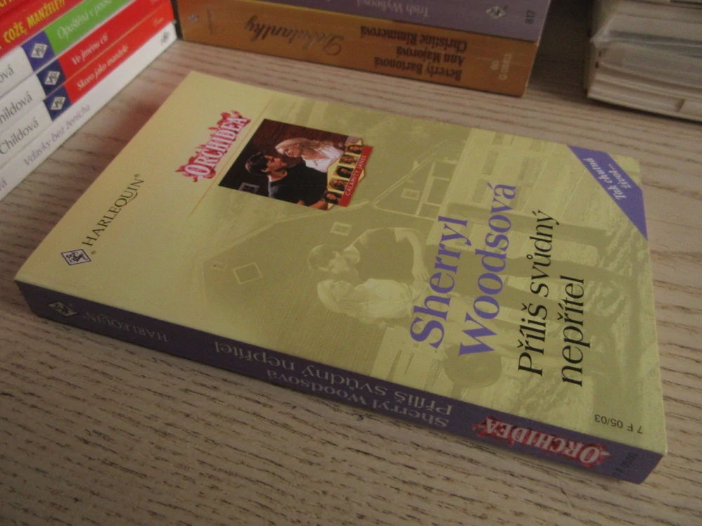 PŘÍLIŠ SVŮDNÝ NEPŘÍTEL, SHERRYL WOODSOVÁ, **an