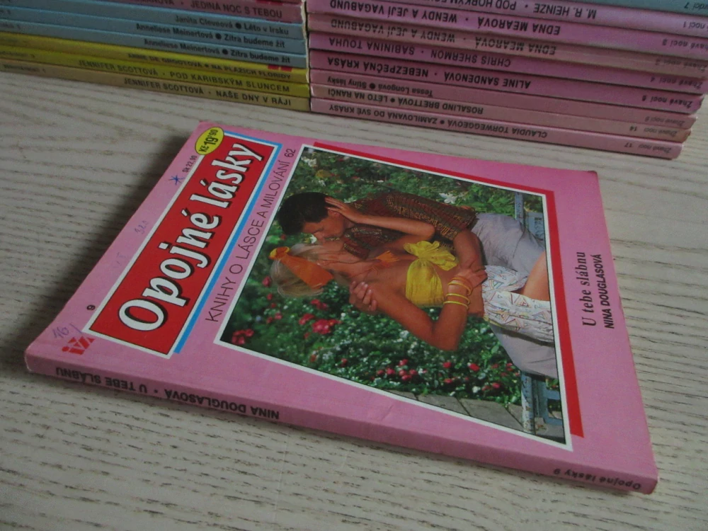 U TEBE SLÁBNU, NINA DOUGLASOVÁ, OPOJNÉ LÁSKY 9, **an