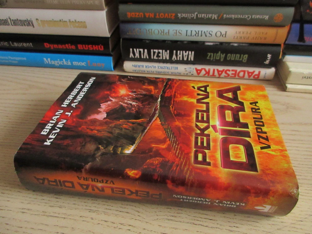 PEKELNÁ DÍRA, VZPOURA, BRIAN HERBERT, KEVIN J. ANDERSON, **an