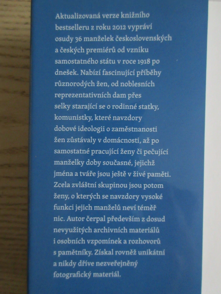PO BOKU ŠESTATŘICETI MANŽELEK NAŠICH PREMIÉRŮ (1918-2018), PETR ZÍDEK, **an