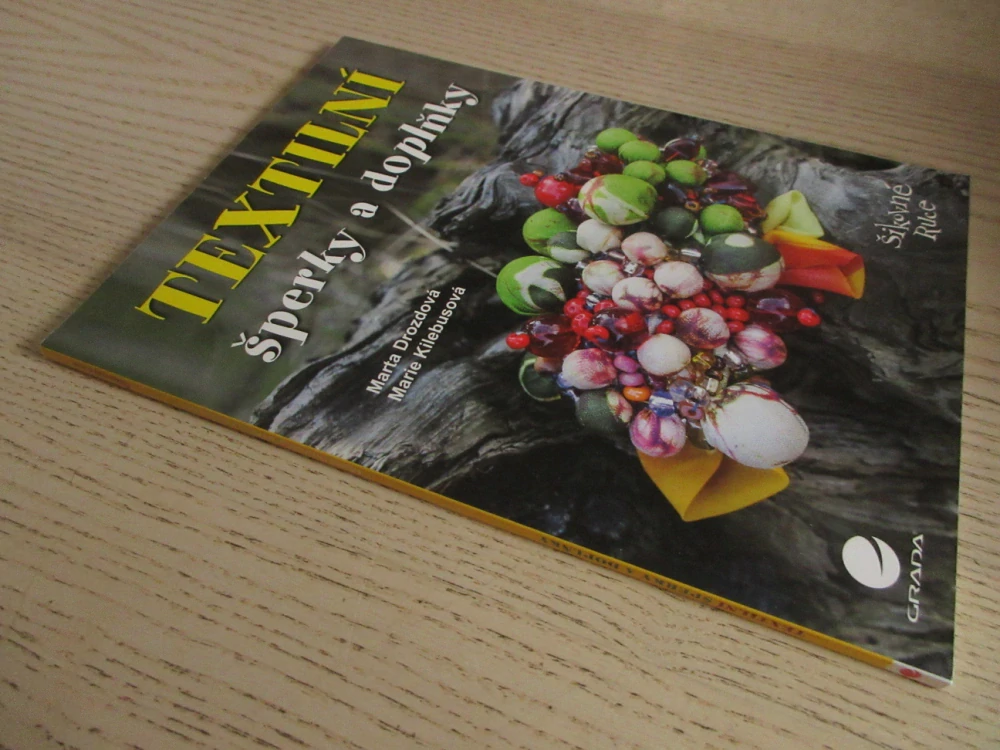 TEXTILNÍ ŠPERKY A DOPLŇKY, MARTA DROZDOVÁ, MARIE KILEBUSOVÁ, **an