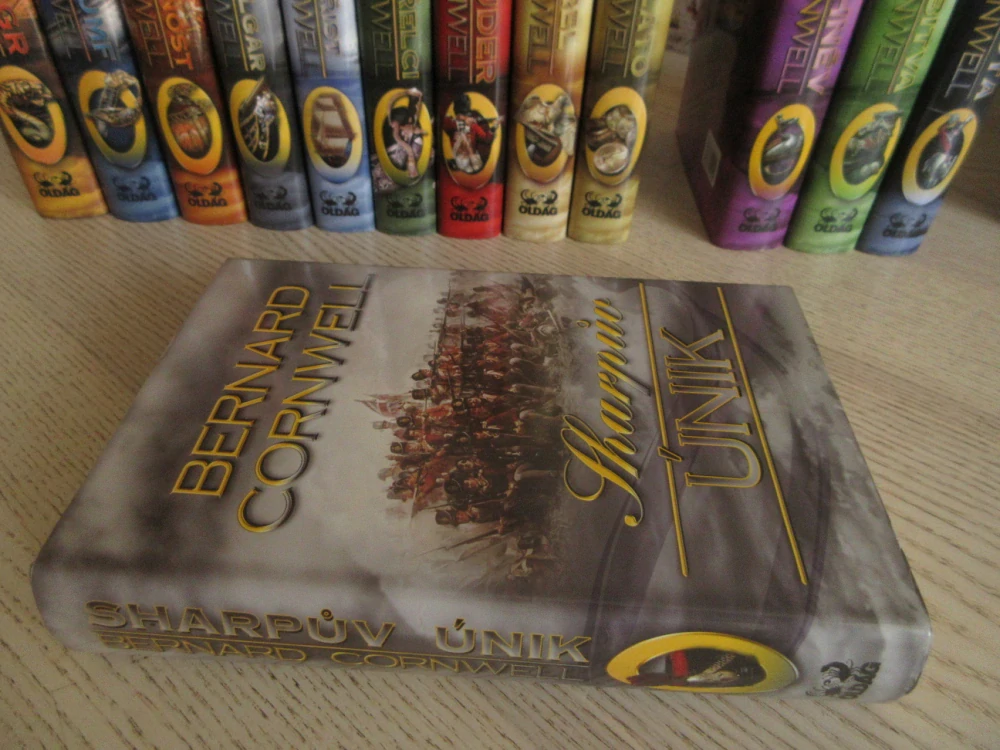 SHARPŮV ÚNIK, BERNARD CORNWELL, **an