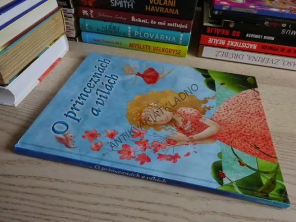O PRINCEZNÁCH A VÍLÁCH, **an