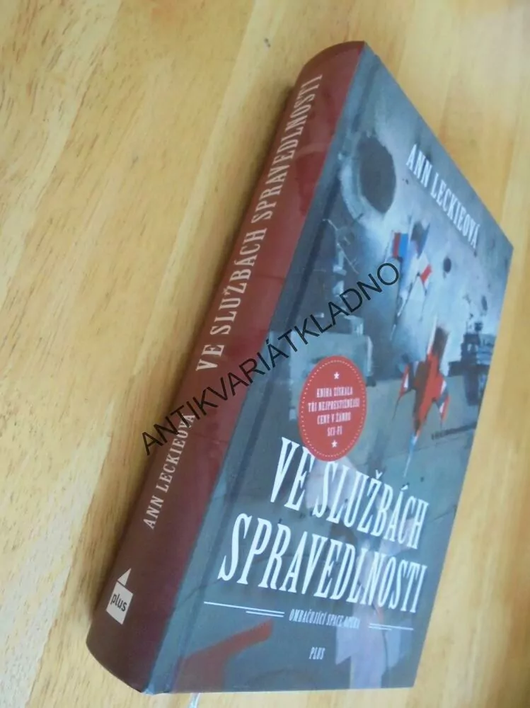 VE SLUŽBÁCH SPRAVEDLNOSTI, ANN LECKIOVÁ