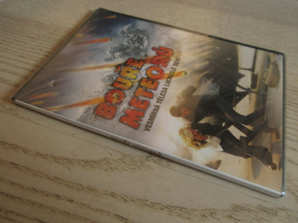 BOUŘE METEORŮ: VESMÍRNÁ TĚLESA LIKVIDUJÍ ZEMI, K. MATCHETT, M. TRUCCO, DVD FILM