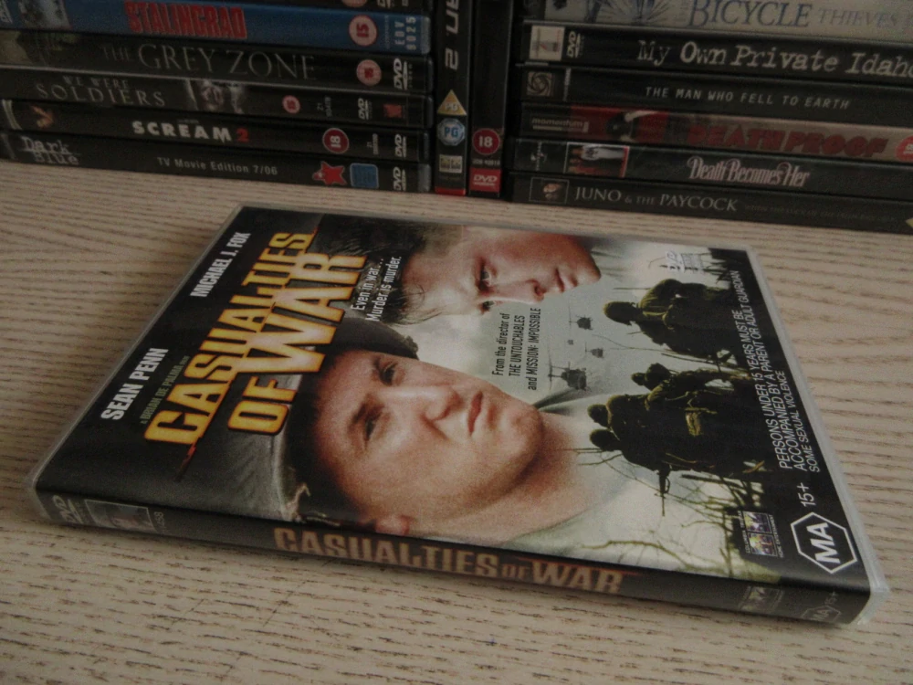 OBĚTI VÁLKY, S. PENN, M. J. FOX, GB OBAL, ČESKÉ TITULKY, DVD FILM