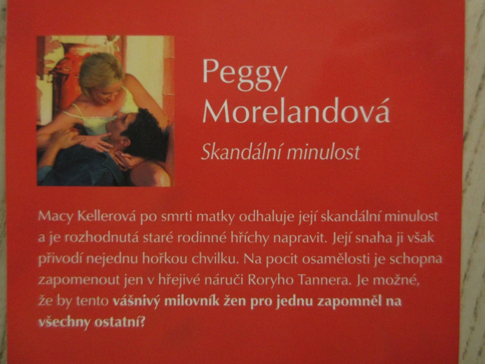 SKANDÁLNÍ MINULOST, PEGGY MORELANDOVÁ, **an