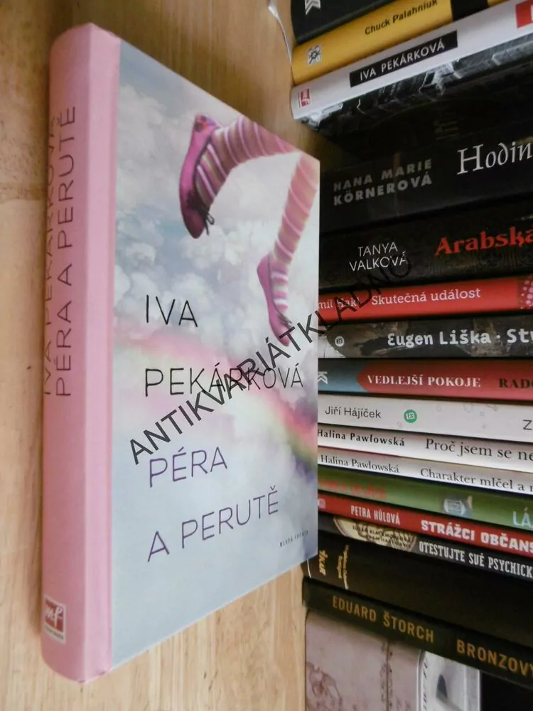 PÉRA A PERUTĚ, IVA PEKÁRKOVÁ, **an