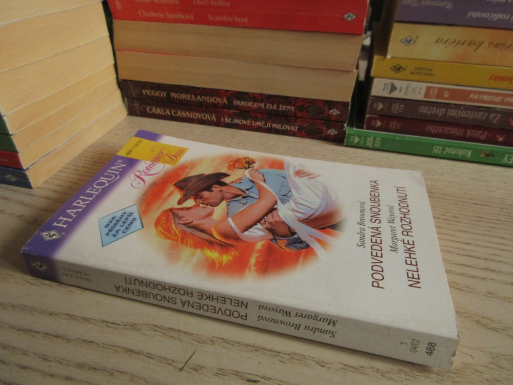 PODVEDENÁ SNOUBENKA, SANDRA BROWNOVÁ, NELEHKÉ ROZHODNUTÍ, MARGARET WAYOVÁ, **an