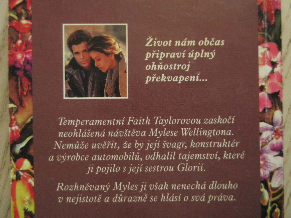 ZA ZAVŘENÝMI DVEŘMÍ, OLIVIA RUPPRECHT, **an