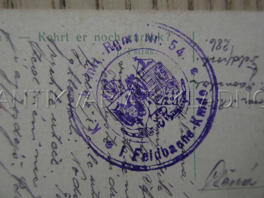 ŽENA, ČERVENÝ ŠÁTEK, KROJ, POHLEDNICE 1636