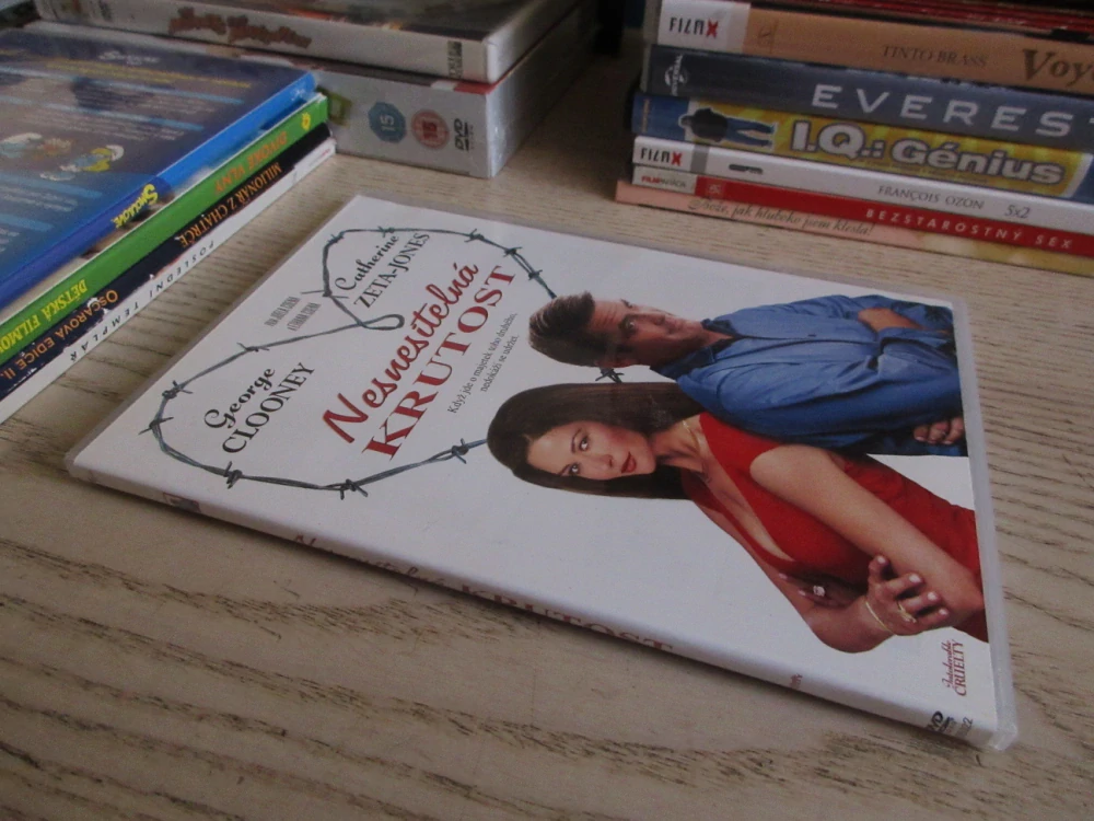 NESNESITELNÁ KRUTOST, G. CLOONEY, C. ZETA-JONES, DVD FILM
