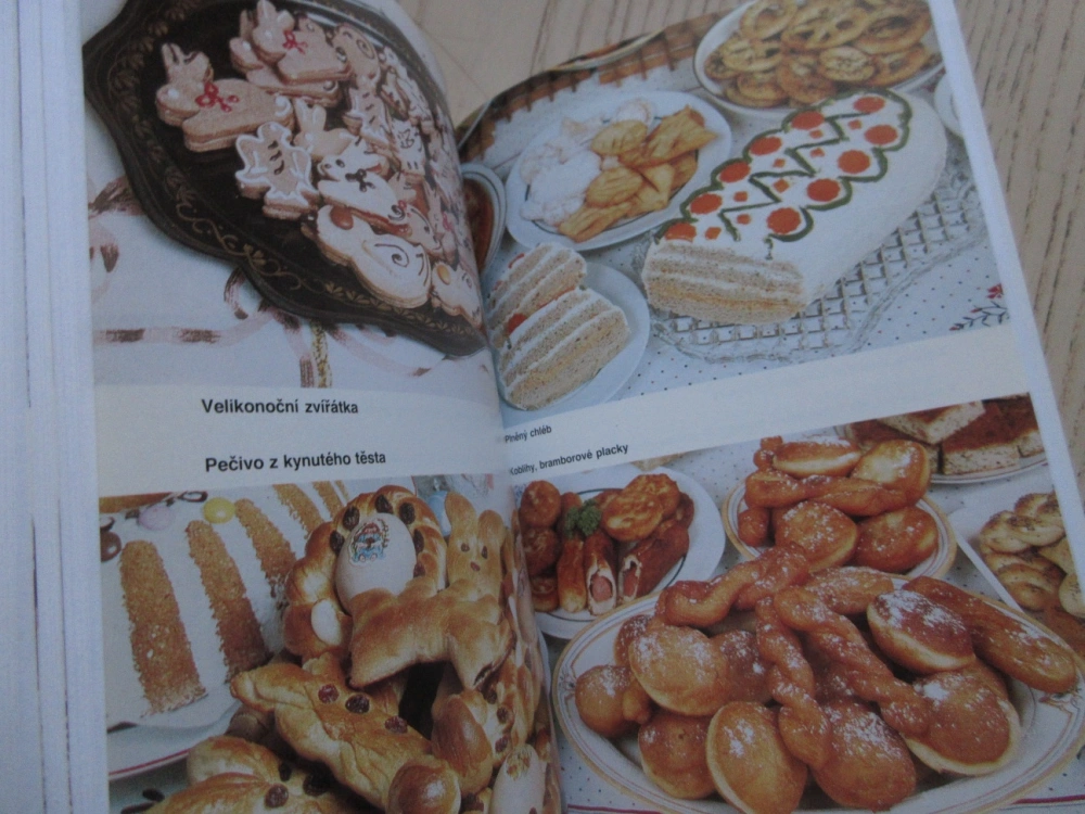 PEČEME NA SVATBY A SLAVNOSTNÍ PŘÍLEŽITOSTI, VĚRA MIKULOVÁ, MARTA HAIKLOVÁ, **an