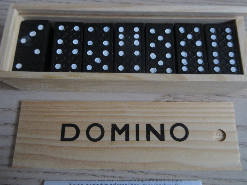 DOMINO, HRAČKA