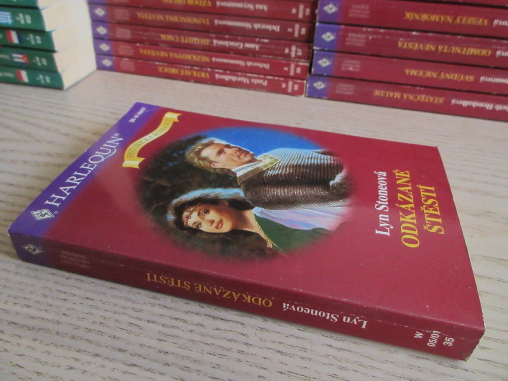 ODKÁZANÉ ŠTĚSTÍ, LYN STONEOVÁ, **an