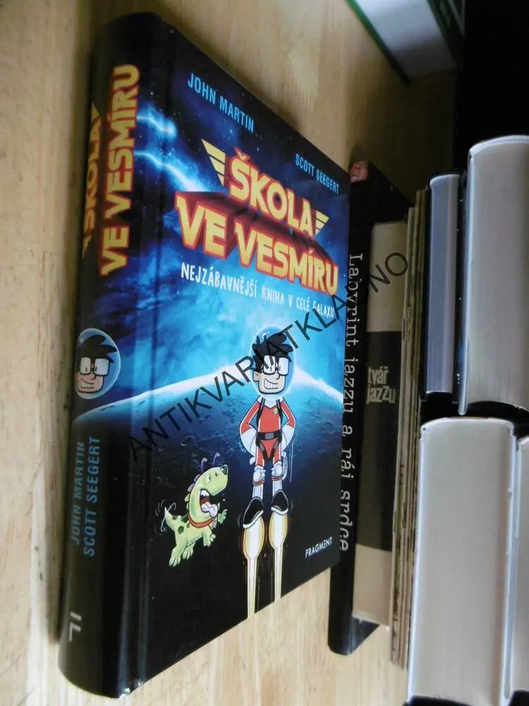 ŠKOLA VE VESMÍRU, GALAXIE, JOHN MARTIN, SCOTT SEEGERT, **an