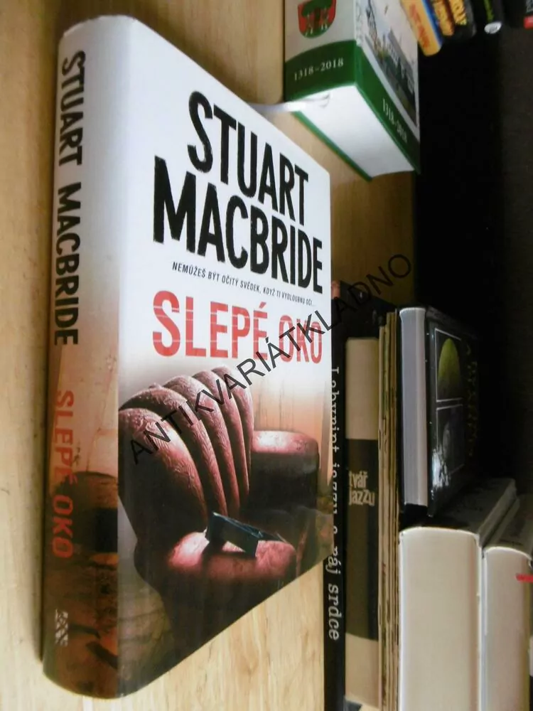 SLEPÉ OKO, STUART MACBRIDE, **an
