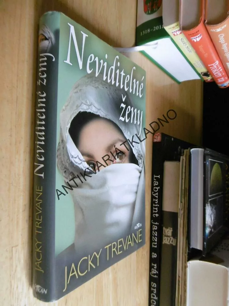 NEVIDITELNÉ ŽENY, JACKY TREVANE