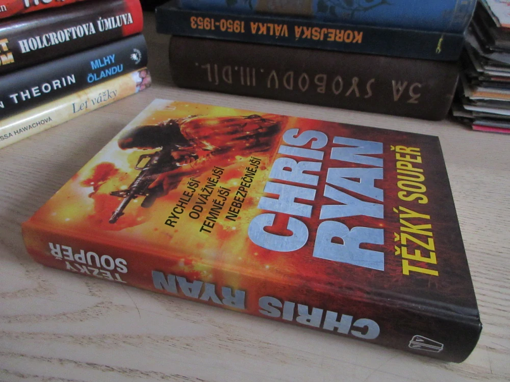 TĚŽKÝ SOUPEŘ, CHRIS RYAN, **an