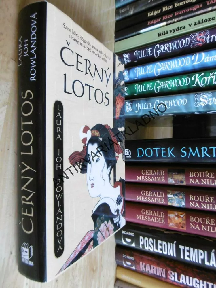 ČERNÝ LOTOS, LAURA JOH ROWLANDOVÁ, **an